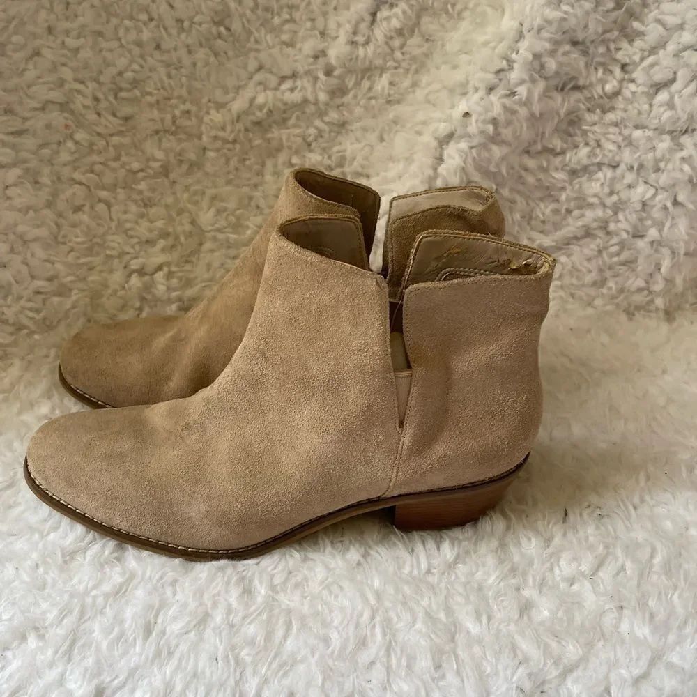 Cole Haan Grandos Signature Khaki suede ankle boots 2” heels size 10.5